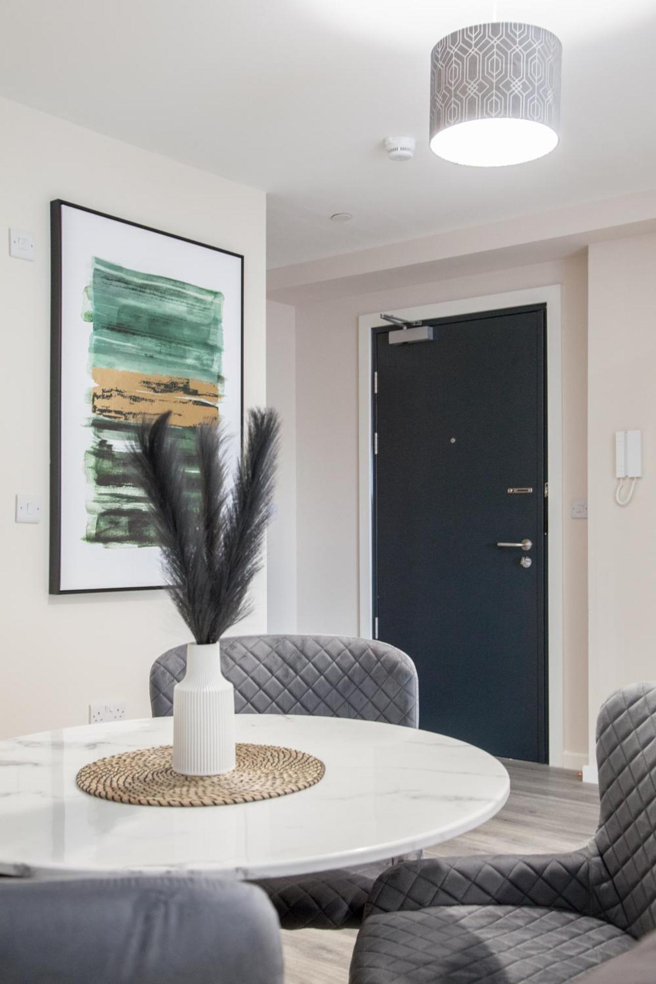 Modern 2Bd Apartment In Manchester City Экстерьер фото